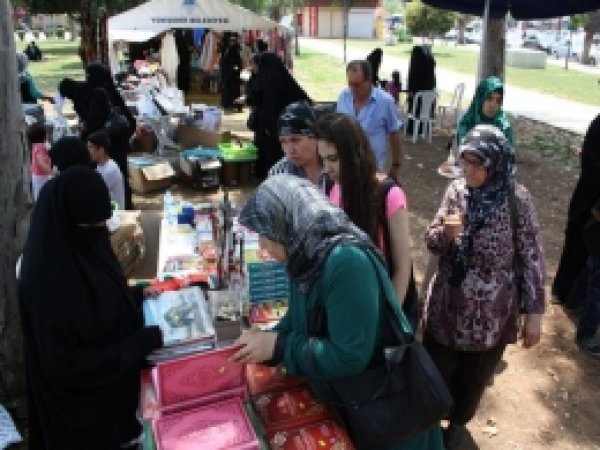 Mersin'de Fakir Öğrenciler Yararına Kermes 