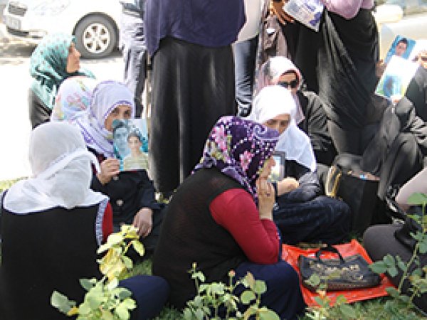 Oturma Eylemi Yapan Ailelere Saldırı