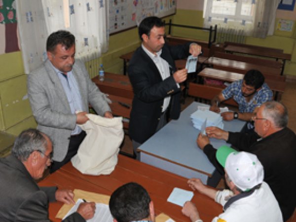 Seçimlerde İlk Sonuçlar Gelmeye Başladı 