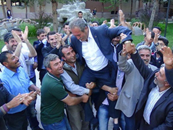 Tercan'ın Yeni Başkanı Omuzlarda Taşındı