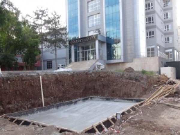 Yeni Başkan İlk İcraatında Baltayı Taşa Vurdu  