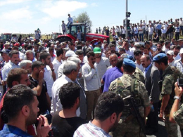 Çiftçiler Oturma Eylemine Başladı
