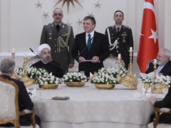 Gül, Yemekte Önemli Mesajlar Verdi