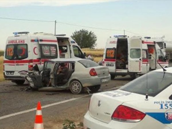 Adıyaman-Urfa Yolunda Kaza: 1 Ölü, 12 Yaralı