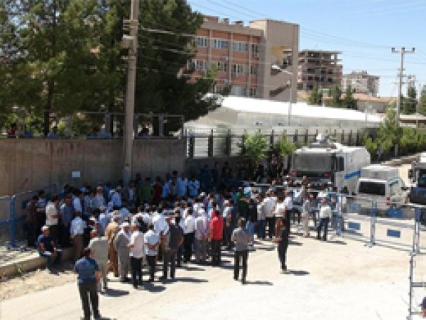 Çiftçilerin DEDAŞ Eylemi Sürüyor 
