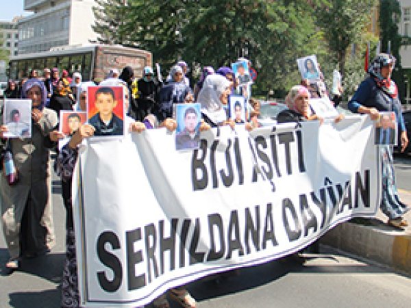 Acılı Anneler BDP'ye Yürüdü