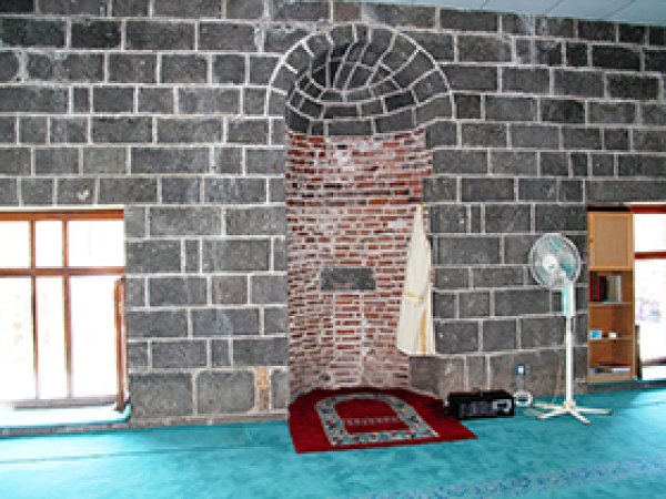 Tarihi Surlardaki Camii İbadete Açıldı 