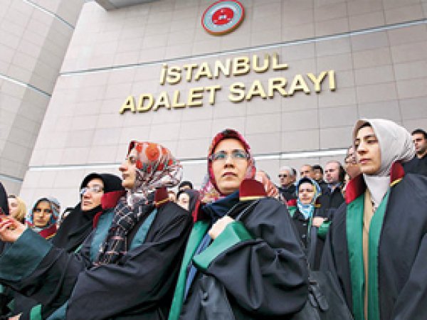 AYM, Başörtülü Avukatları Haklı Buldu
