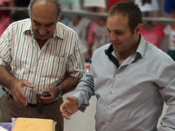 Eski Bakanın Oğlu İşportacılık Yapıyor