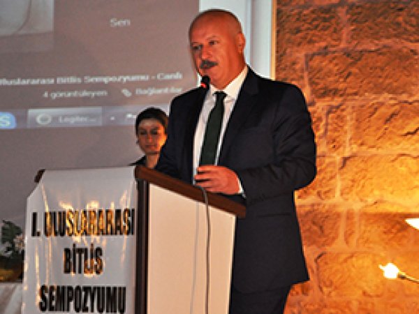 Vali Öztürk: Ana Dil Yıllarca Yasaklandı 