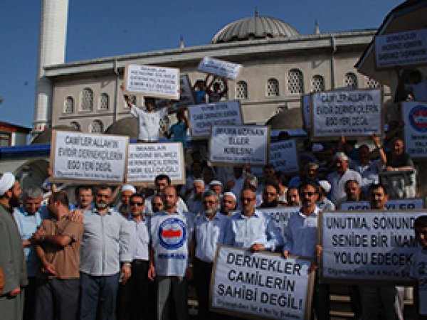 İmamlardan Protesto