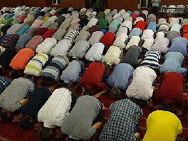 Kızıltepe'de İlk Teravih Namazı Kılındı 