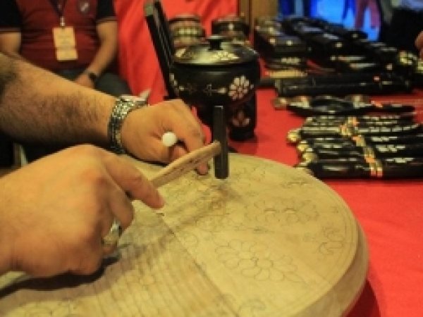 Asırlık Tatlar ve Sanatlar Çarşısı Açıldı 