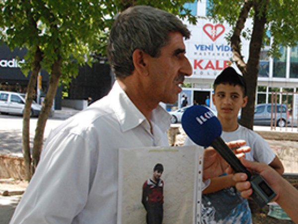 Bir Baba Daha Oturma Eylemine Katıldı 