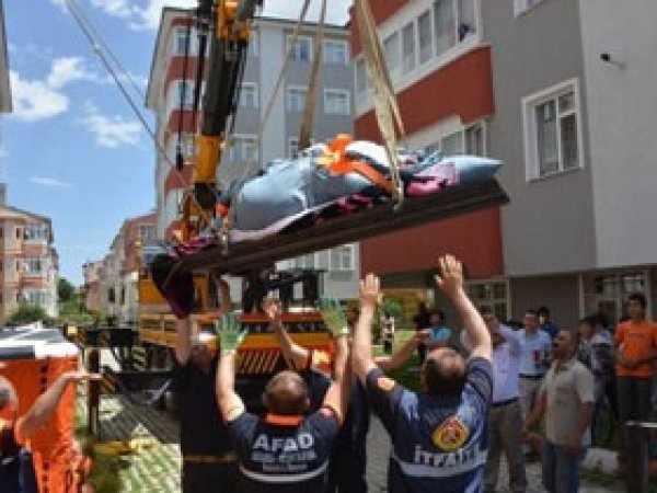 Vinçle Taşınan 430 Kiloluk Kadın Öldü