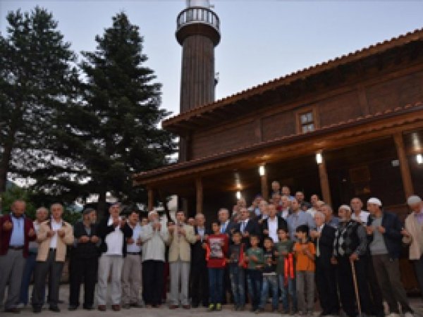 Civisiz Cami Dualarla İbadete Açıldı