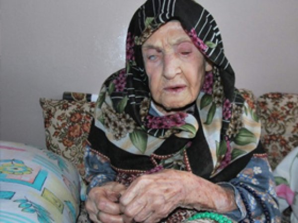 Esma Nine Gece Gündüz Kur'an Okuyor