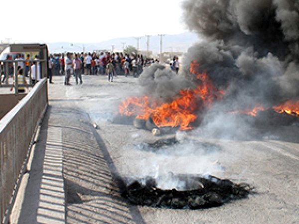 Yolu Kapatıp Valiyi İstifaya Çağırdılar