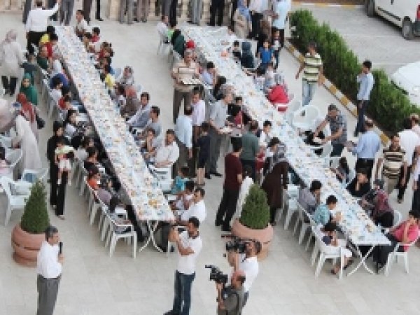 Müftülükten Anlamlı İftar 