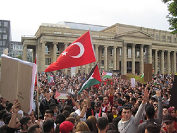 Stuttgart'ta 5 Bin Kişi Gazze için Yürüdü