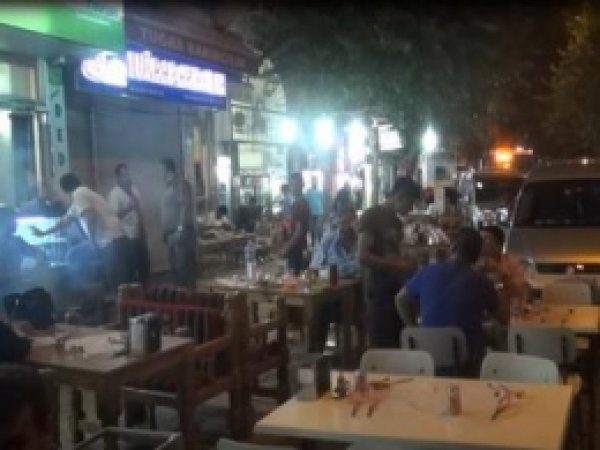 Esnaf Yoğunluktan Masaları Kaldırma Çıkardı 