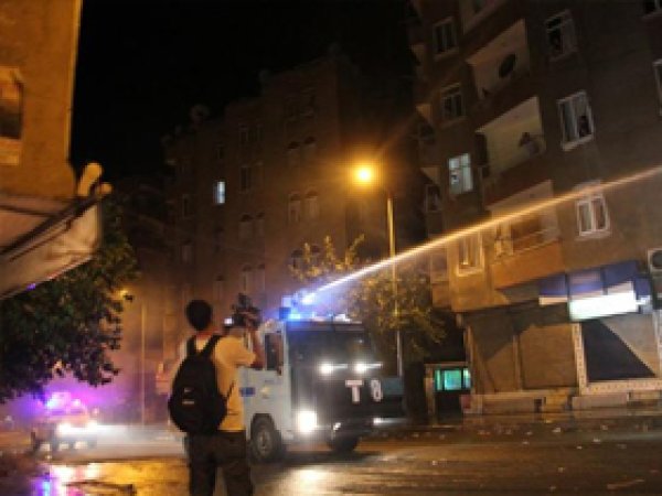 Polis İLKHA Muhabirini Darp Etti 