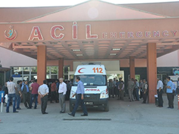 İki Kamyonet Kafa Kafaya Çarpıştı:9 Yaralı 