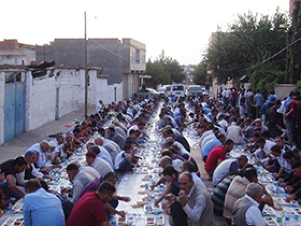 Çınar Şefkat Der İftarda Halkla Bir Araya Geldi 