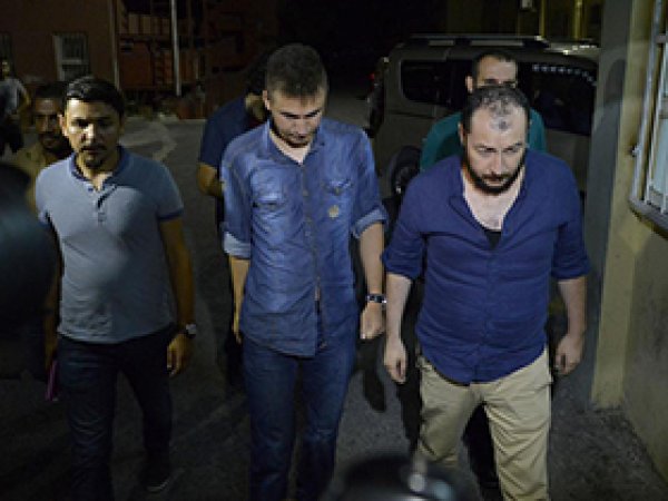 İstanbul'da Polislere Operasyon