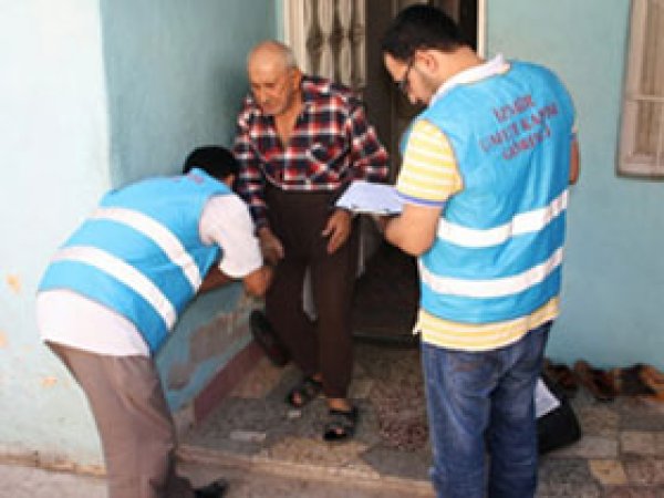 Menemen'de Fakirlerin Yüzü Güldü 