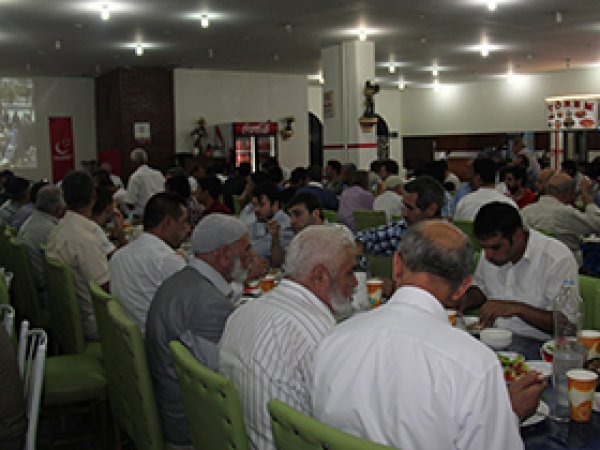 Saadet Partisi'nden İftar Yemeği 