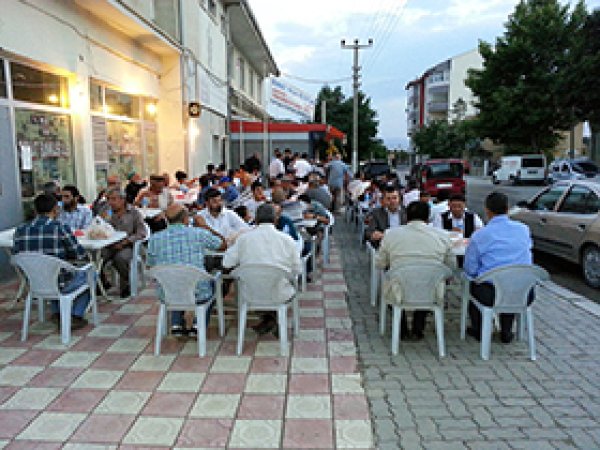 Elmadağ HÜDA PAR'dan İftar Yemeği 
