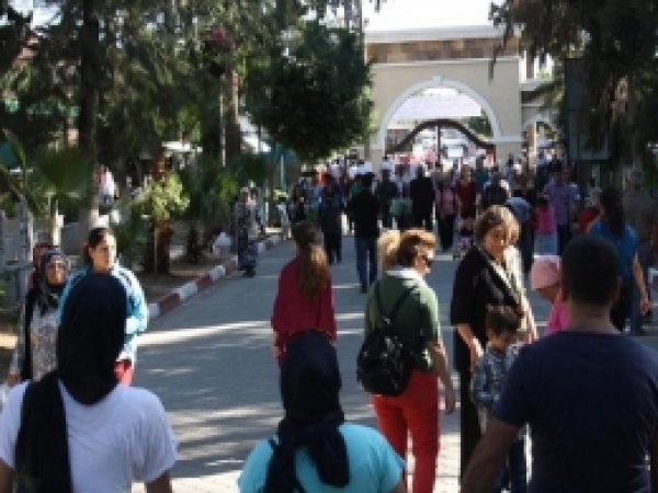 Mezarlıklarda Arefe Günü Yoğunluğu 