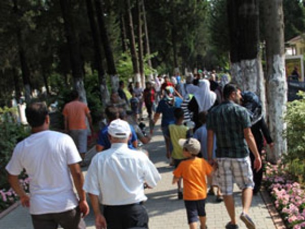 Arefe Günü Mezarlıklar Doldu Taştı 