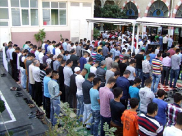 Antep'te Camiler Doldu Taştı