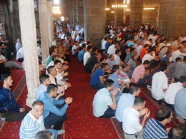Bayram Namazında Gazze Hüznü 