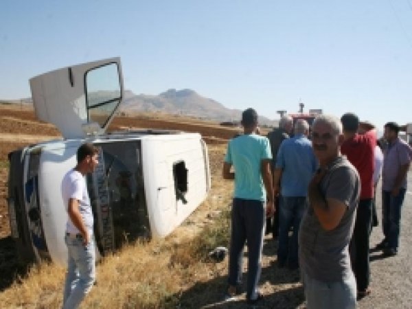 Yoldan Çıkan Minibüs Takla Attı: 5 Yaralı 
