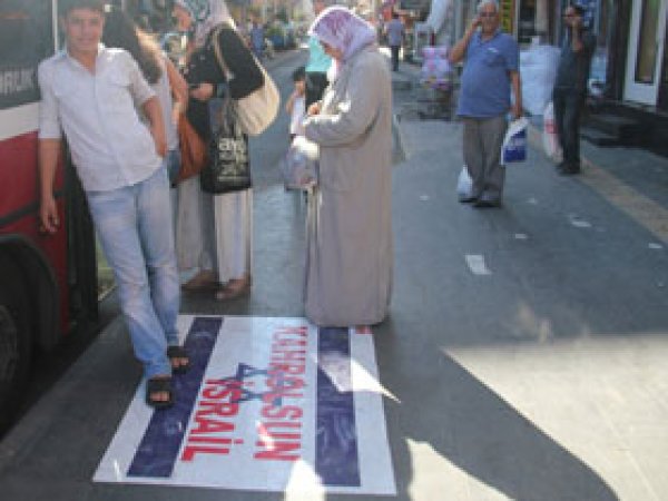İsrail Saldırılarına Farklı Protesto