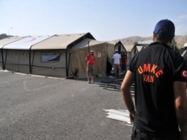 Van'da 'Mobil Sahra Hastane' Çadırı 