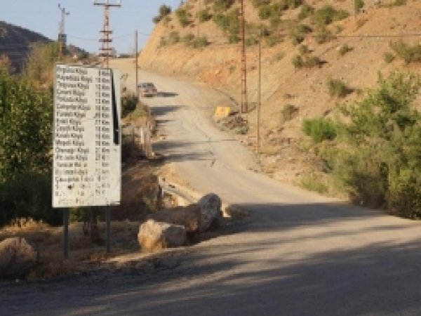 Köy Girişlerinde Tabelalar Yok