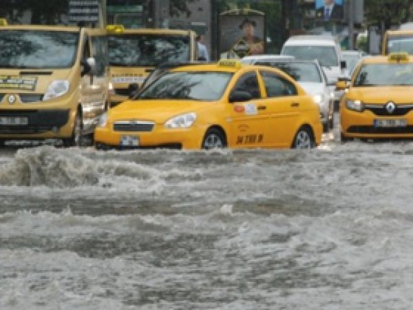 İstanbul 3 Gündür Yağışa Teslim