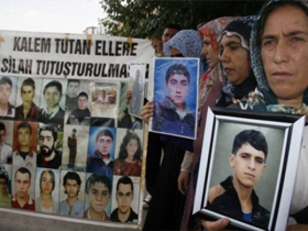 Eylem Yapan Anneler Şeyh Said'e Dua Etti