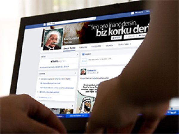 Facebook'ta Hz. Peygamber'e Ağır Hakaret
