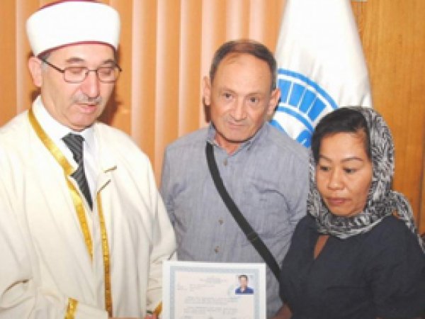 Tayland Uyruklu Srisuk, İslamiyet'i Seçti