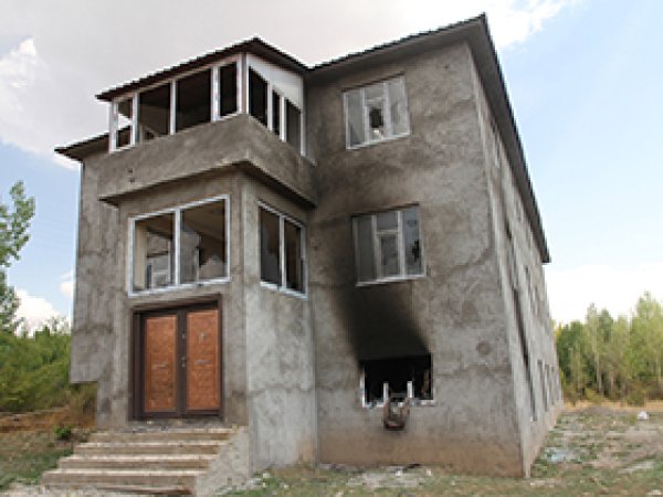 Müftü ve Ailesini Yakmak İstediler 