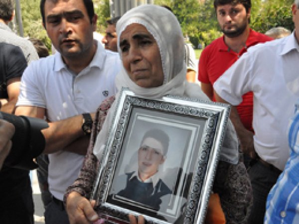 Askerde Ölenlerin Aileler Haklarını İstiyor 