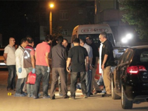 Polis Memuru Evinin Önünde Vuruldu