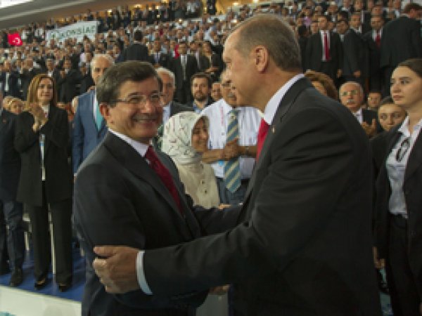Davutoğlu 1245 İmza ile Tek Aday 