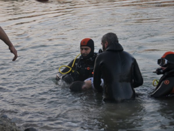 Balık Avlarken Suya Düşen Genç Boğuldu 