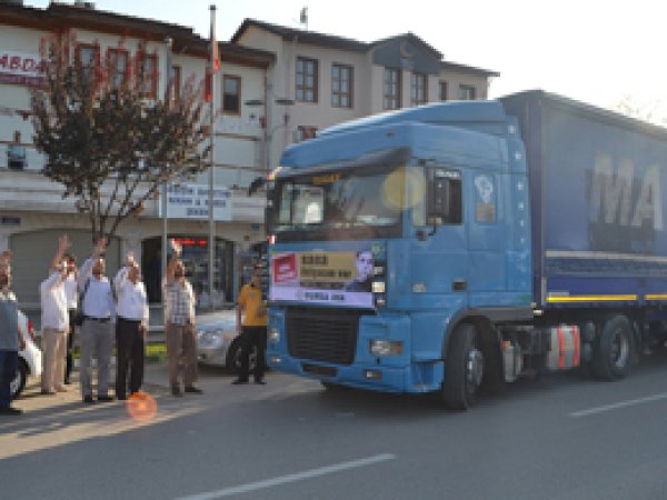 İHH'dan Suriye'ye 4 TIR Yardım 